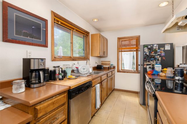 529 Belford Street 529 photo 8