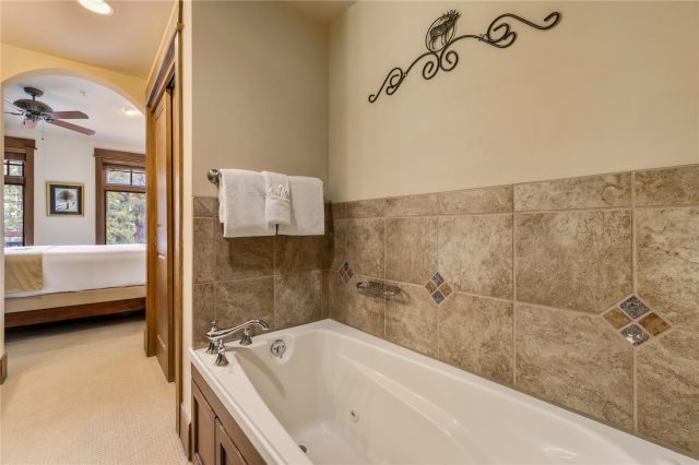 Condo in Lone Eagle Above River Run Condo, Keystone — photo 5 Condo in Lone Eagle Above River Run Condo, Keystone, CO — photo 5 (MLS S1069366)
