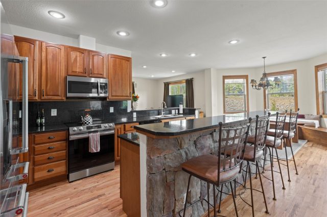 80 Sheppard Circle photo 15