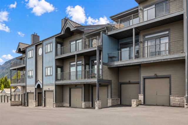 Condo in Lake Forest Condominiums, Frisco — photo 1 Condo in Lake Forest Condominiums, Frisco, CO — photo 1 (MLS S1069407)