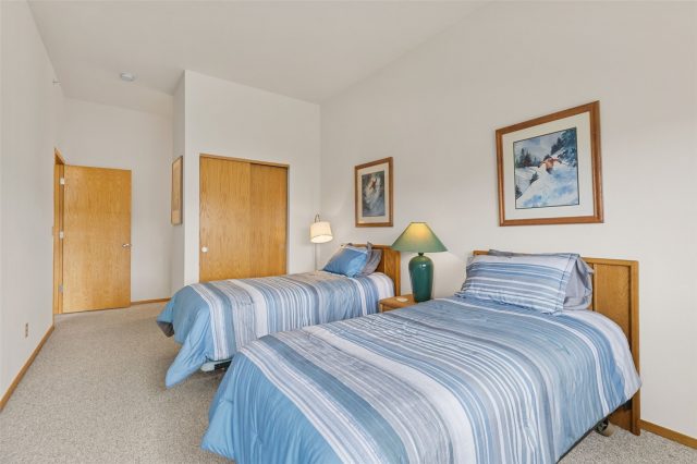 1650 Lakeview Terrace E-201 photo 32