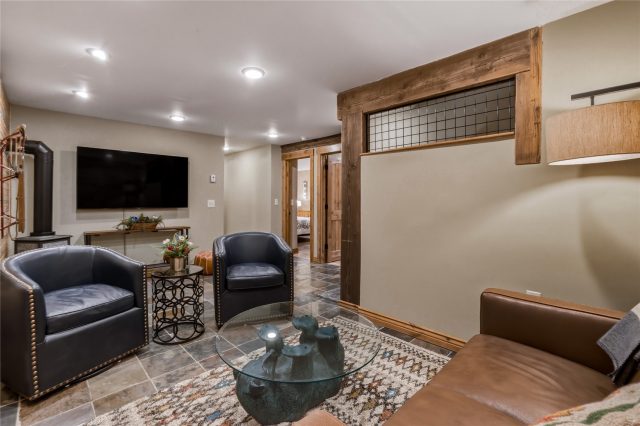 612 High Point Drive photo 33