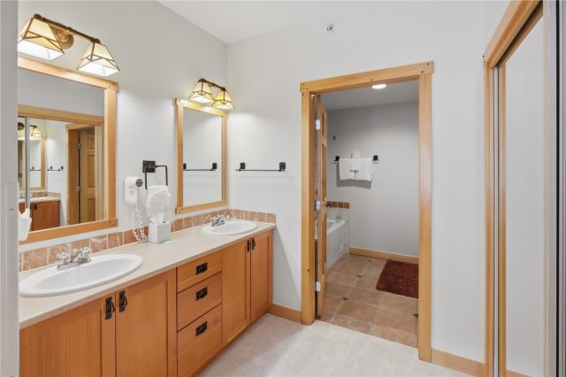 910 Copper Road 202 photo 20