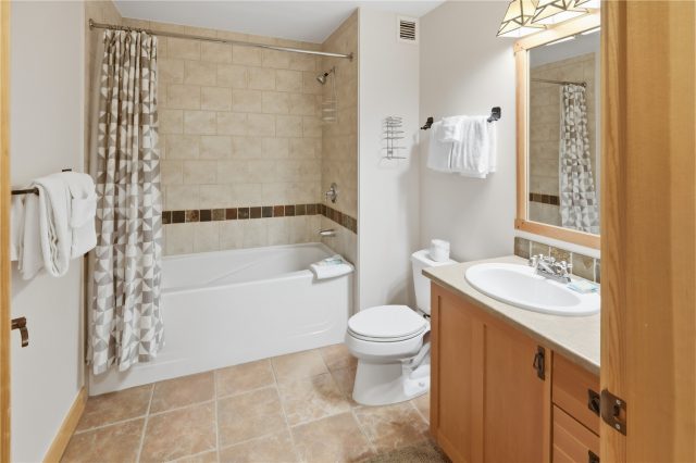 910 Copper Road 202 photo 25