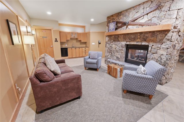 910 Copper Road 202 photo 31