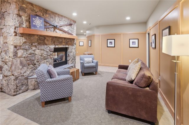 910 Copper Road 202 photo 32