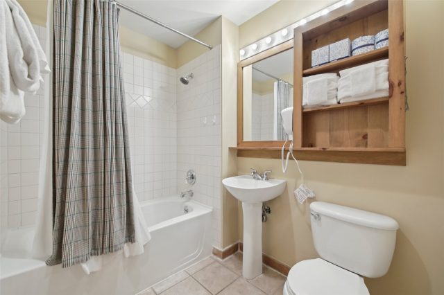100 Dercum Square 8361 photo 10