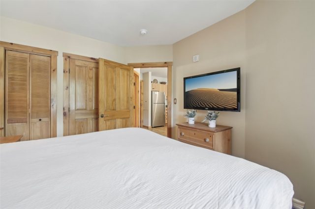 100 Dercum Square 8361 photo 11