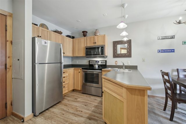 100 Dercum Square 8361 photo 8