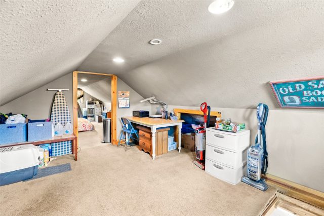 7 Bob White Way photo 17
