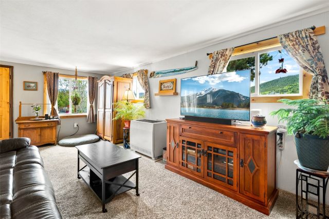 7 Bob White Way photo 7