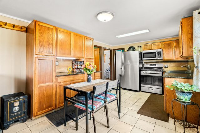 7 Bob White Way photo 8