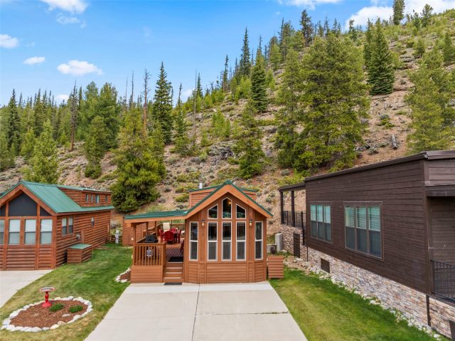 Mobile Home in Tiger Run Resort Park Sub, Breckenridge — photo 2 Mobile Home in Tiger Run Resort Park Sub, Breckenridge, CO — photo 2 (MLS S1069452)