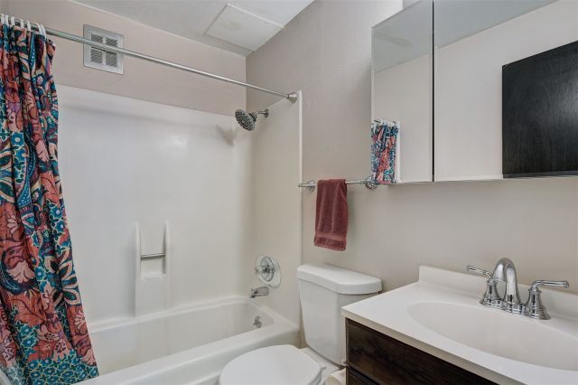 214 S Harris Street 206 photo 15