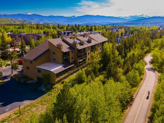 Condo in Woodbridge Inn Condo, Frisco — photo 2 Condo in Woodbridge Inn Condo, Frisco, CO — photo 2 (MLS S1069521)