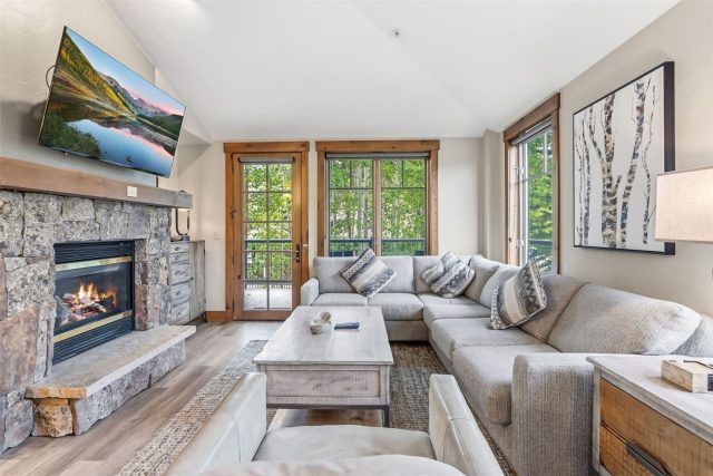 Condo in Mountain Thunder Lodge, Breckenridge, CO — photo 4 (MLS S1069529)