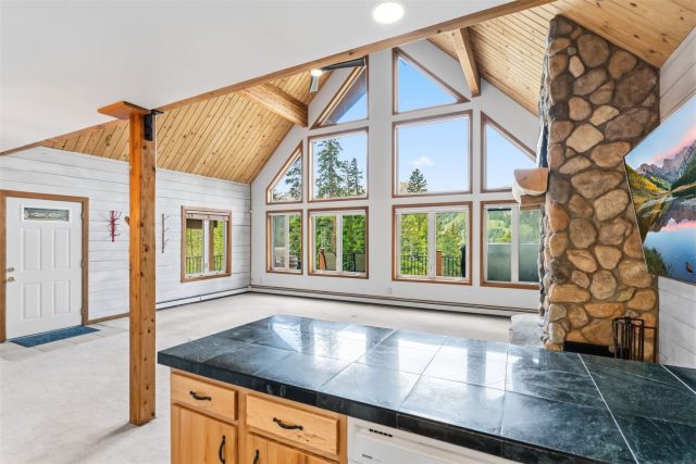 1043 Range Road photo 11