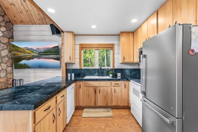 1043 Range Road photo 12