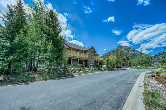 Condo in Sun Gate Condo, Frisco — photo 2 Condo in Sun Gate Condo, Frisco, CO — photo 2 (MLS S1069543)