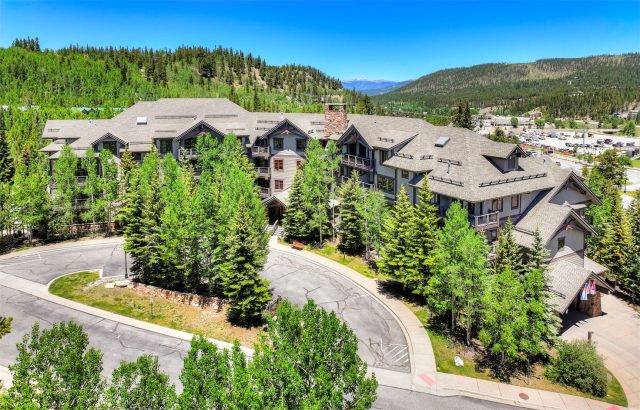 Condo in Mountain Thunder Lodge, Breckenridge, CO — photo 1 (MLS S1069549)