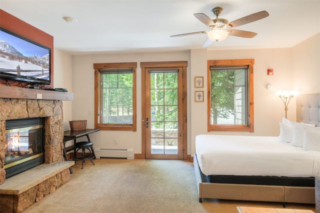 Condo in Mountain Thunder Lodge, Breckenridge, CO — photo 4 (MLS S1069549)