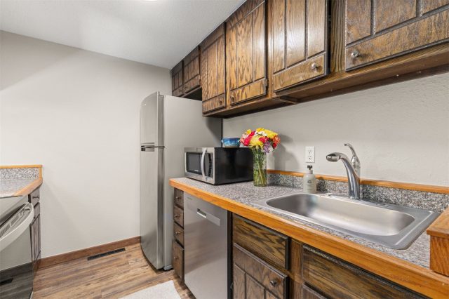 87 Flintstone Lane photo 27
