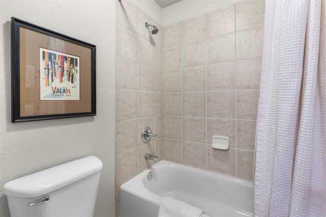 233 Creekside Drive 105 photo 27