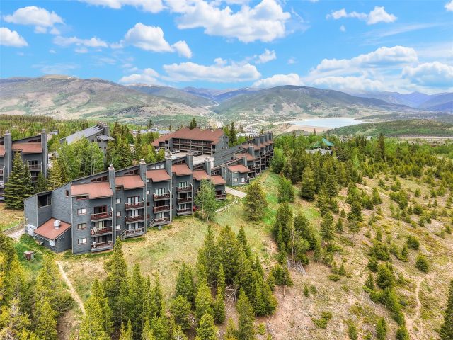 Condo in Snowscape Condo, Silverthorne — photo 2 Condo in Snowscape Condo, Silverthorne, CO — photo 2 (MLS S1069611)