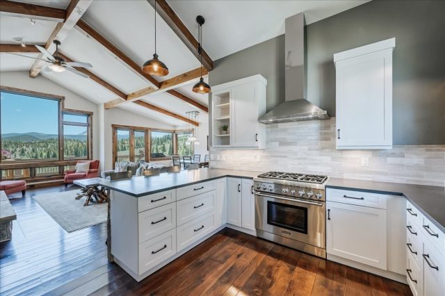 1043 Alpensee Drive photo 15