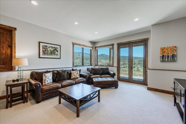 1043 Alpensee Drive photo 29