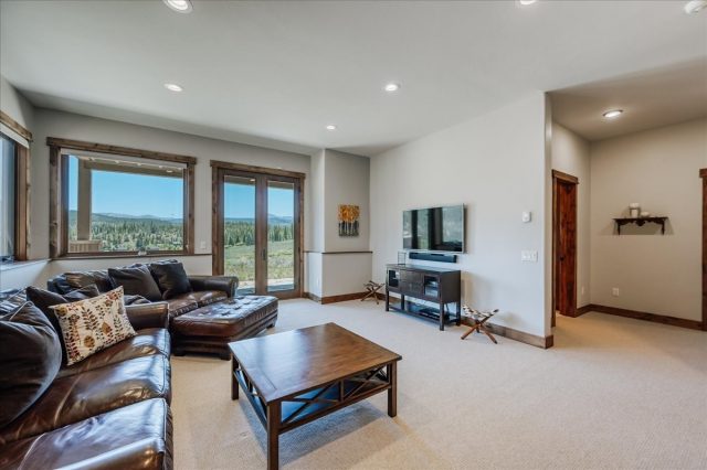 1043 Alpensee Drive photo 30
