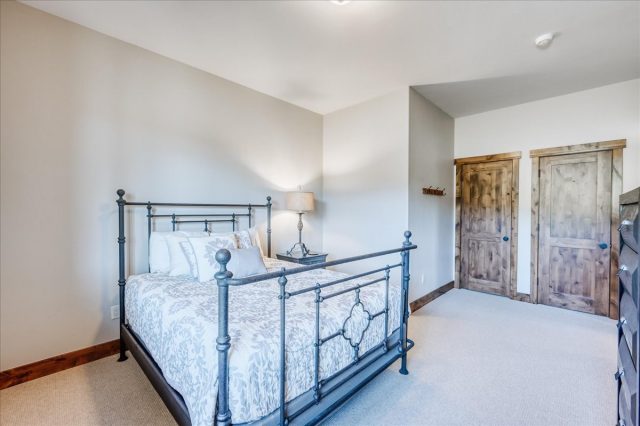 1043 Alpensee Drive photo 31