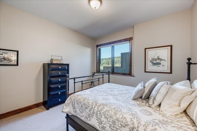 1043 Alpensee Drive photo 32