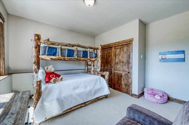 1043 Alpensee Drive photo 33