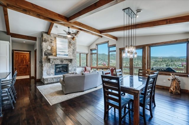 1043 Alpensee Drive photo 3
