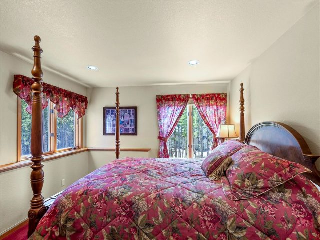 463 Blue Flag Circle photo 32