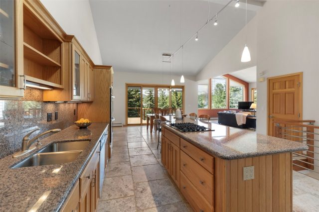 453 Ensign Drive photo 12