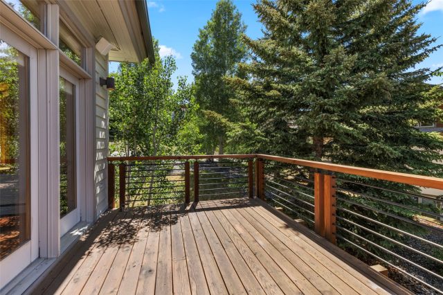 453 Ensign Drive photo 19