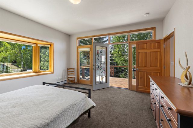 453 Ensign Drive photo 22