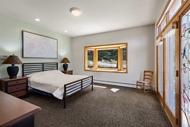 453 Ensign Drive photo 23