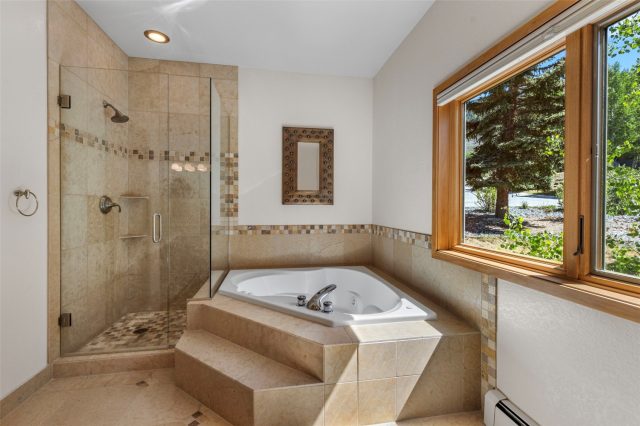 453 Ensign Drive photo 25