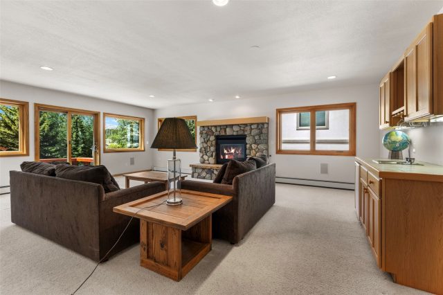 453 Ensign Drive photo 27