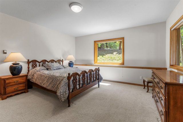 453 Ensign Drive photo 31