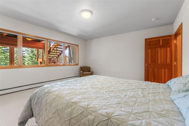 453 Ensign Drive photo 34