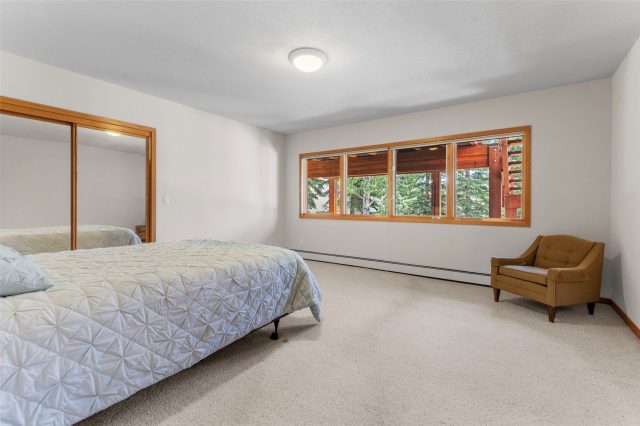 453 Ensign Drive photo 35