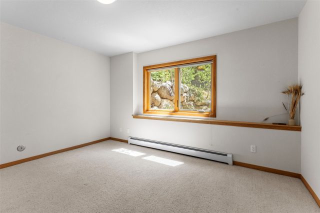 453 Ensign Drive photo 38
