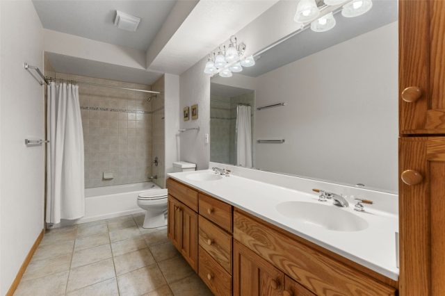 453 Ensign Drive photo 39