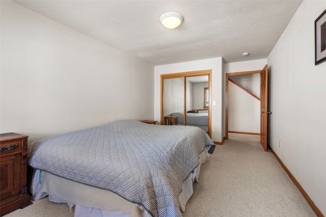 453 Ensign Drive photo 40