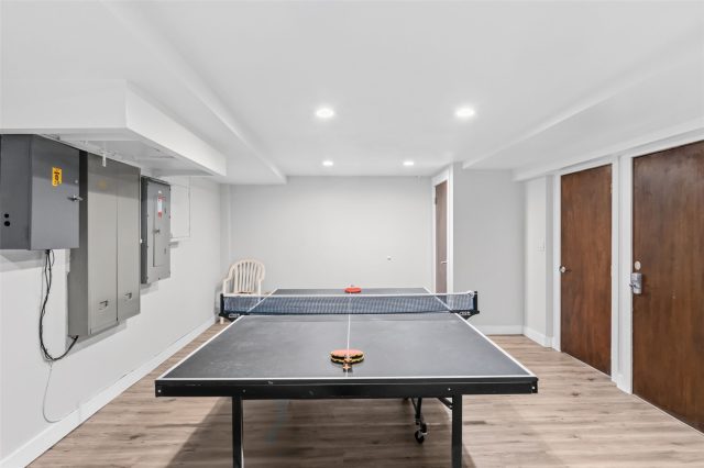 240 E La Bonte Street 24 photo 32