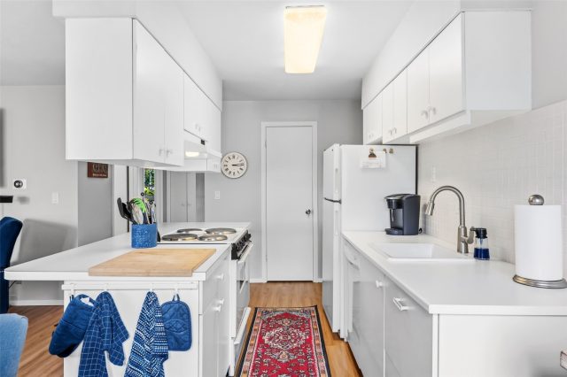 240 E La Bonte Street 24 photo 8